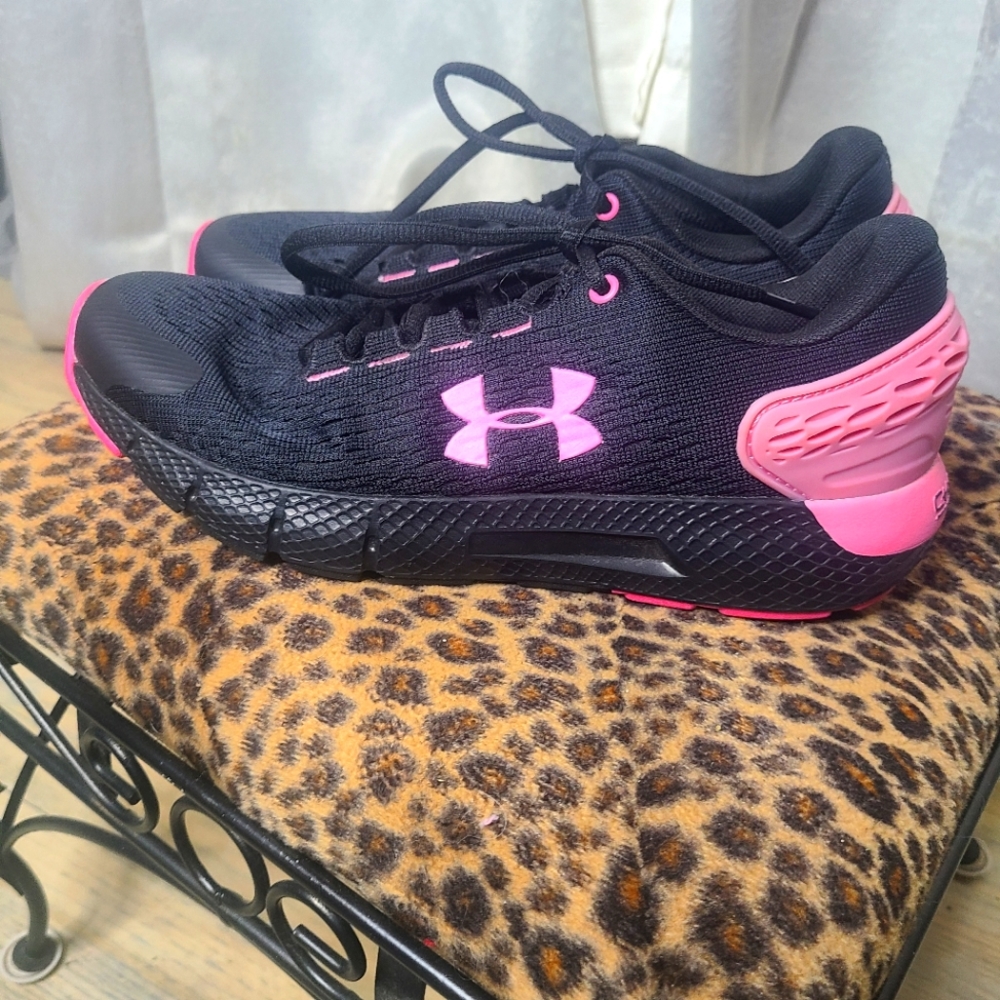 Under Armour charged Rouge running shoes. Size  5.5Y.. # 078